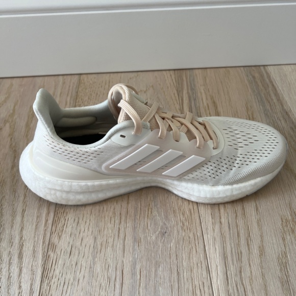 Women’s Adidas Pure Boost Running shoe - Picture 3 of 6